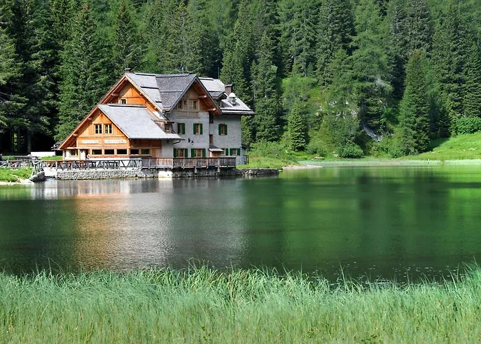 Rifugio Lago Nambino Madonna